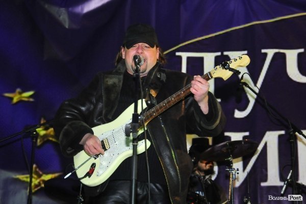 Як у Луцьку музиканти розважали люд на Євромайдані. ФОТО. ВІДЕО