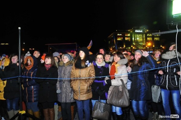 Як у Луцьку музиканти розважали люд на Євромайдані. ФОТО. ВІДЕО