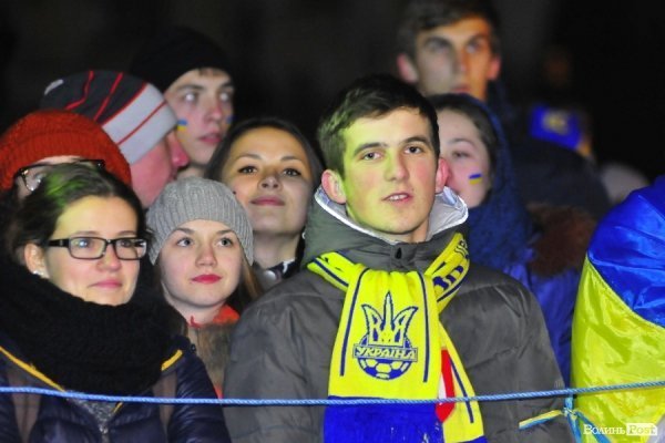 Як у Луцьку музиканти розважали люд на Євромайдані. ФОТО. ВІДЕО