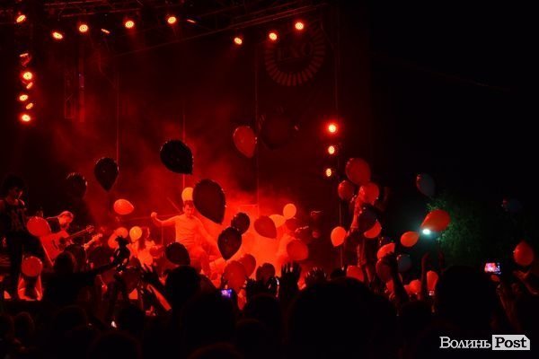 «Коломийка» про Путіна і ліричний флешмоб: «Скрябін» у Луцьку.ФОТО.ВІДЕО