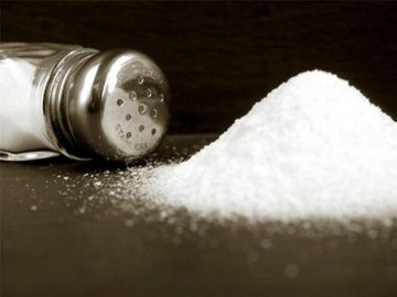 Великі продуктові мережі України домовилися про імпорт солі