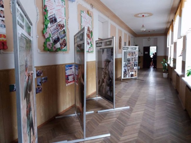 У луцькій школі показали історію українського війська
