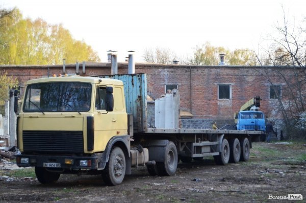 Під Луцьком незаконно розбирали колишню військову частину?