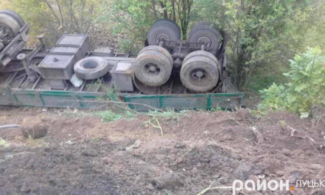 Аварія на Волині: перекинулася вантажівка
