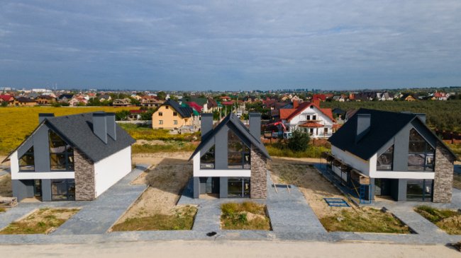 Які котеджі можна купити біля Луцька. ОГЛЯД*