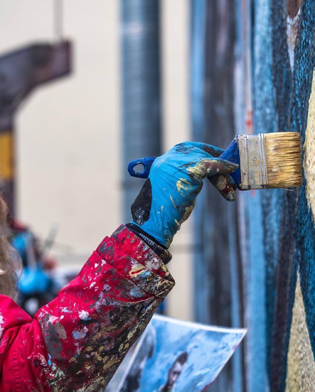 Художниця з Волині створює гігантські картини на стінах будинків у Нью-Йорку