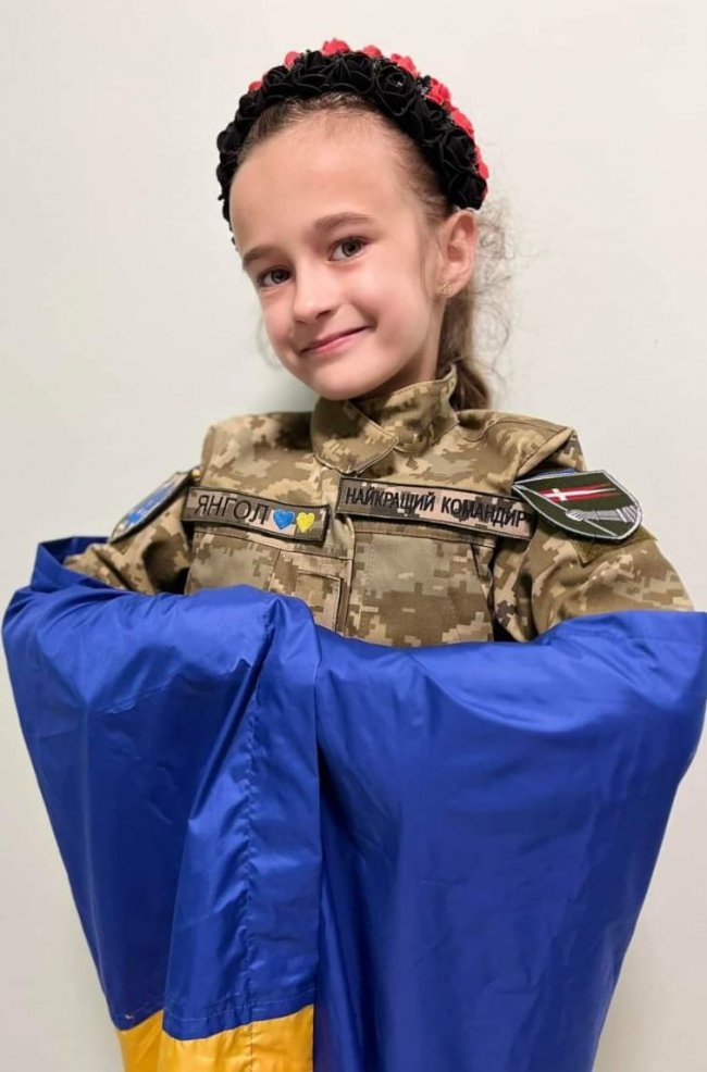 Побратими загиблого воїна волинської бригади втілили мрію його доньки – подарували військовий однострій