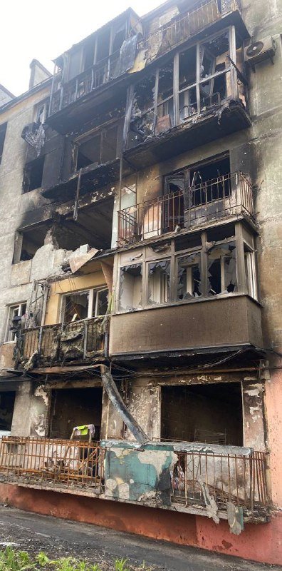 Зруйнований будинок родини 