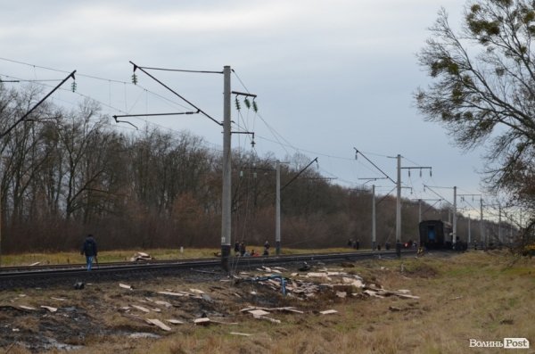 На Волині поїзд влетів у вантажівку і загорівся: подробиці аварії. ФОТО