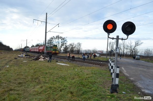 Сигнал зупинки руху для автомобілів був увімкнений 
