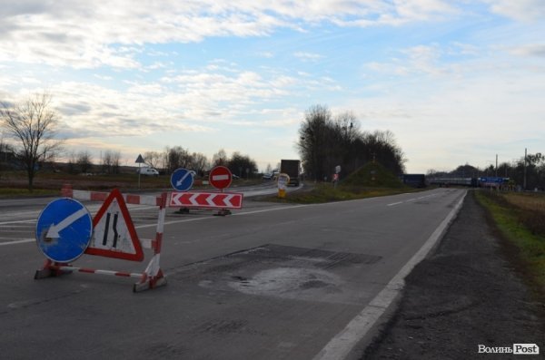 Рух направо зі сторони Дерно тимчасово перекрили 