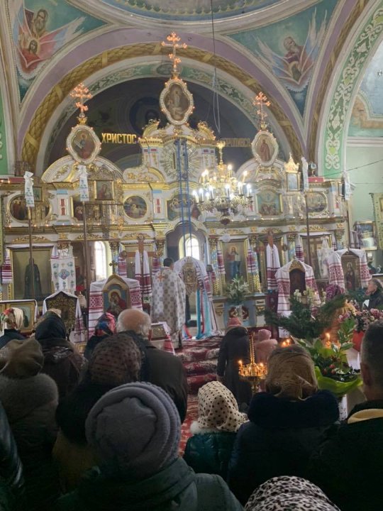 Затамувала подих і не могла поворухнутися, – волонтерка про службу у храмі під Луцьком. ФОТО