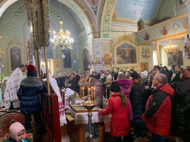 Затамувала подих і не могла поворухнутися, – волонтерка про службу у храмі під Луцьком. ФОТО