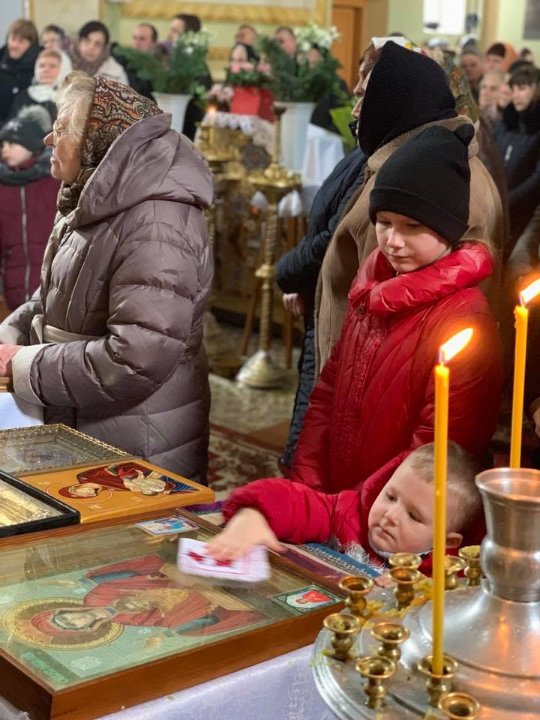 Затамувала подих і не могла поворухнутися, – волонтерка про службу у храмі під Луцьком. ФОТО