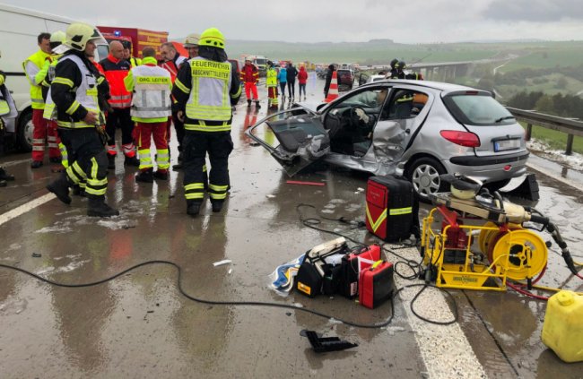 Зіткнулися 50 машин: масштабна аварія в Німеччині. ФОТО