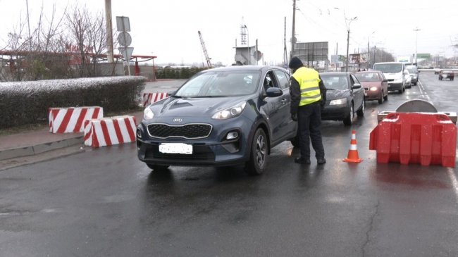Як працюють карантинні пости на межах Луцька