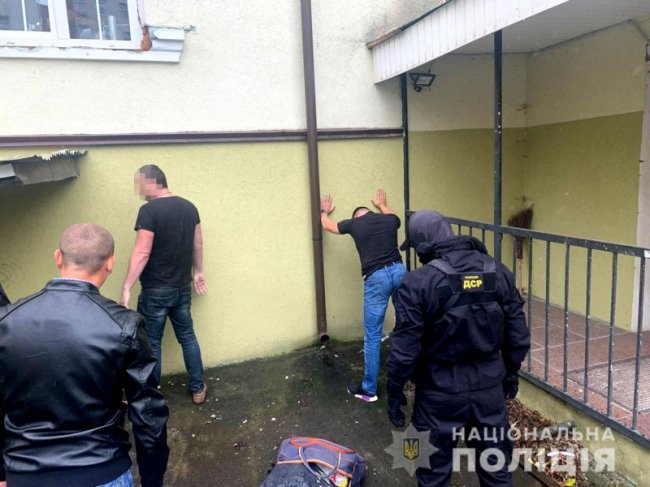 У Рівному поліцейські вилучили бурштину на понад мільйон гривень. ФОТО