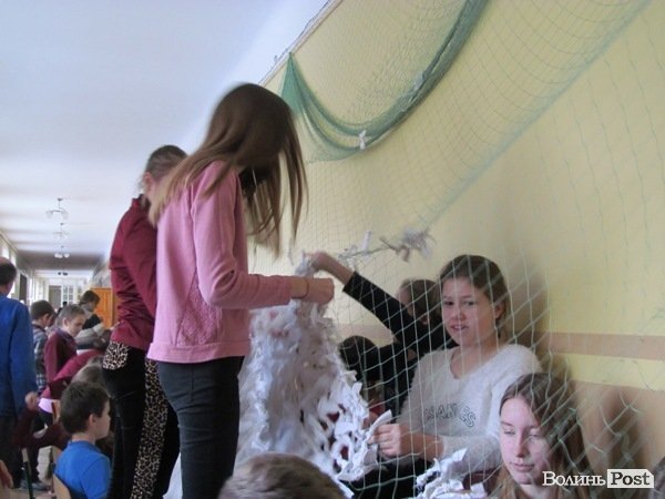 Луцькі школярі допомагають бійцям АТО. ФОТО