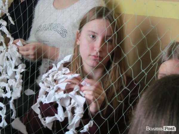 Луцькі школярі допомагають бійцям АТО. ФОТО
