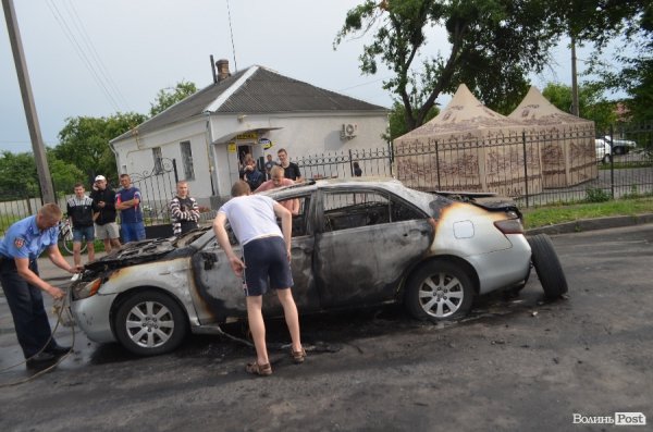 У Луцьку вщент згорів автомобіль.ФОТО