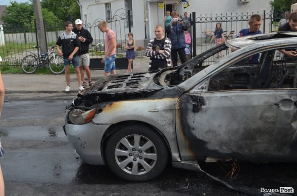 У Луцьку вщент згорів автомобіль.ФОТО