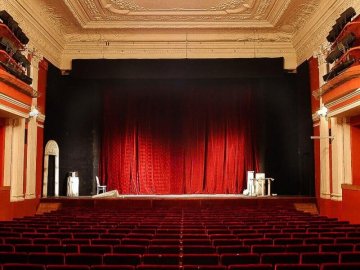 Луцькі театрали через загрози не змогли влаштувати концерт-подяку воїнам, але знайшли спосіб для привітання. ВІДЕО