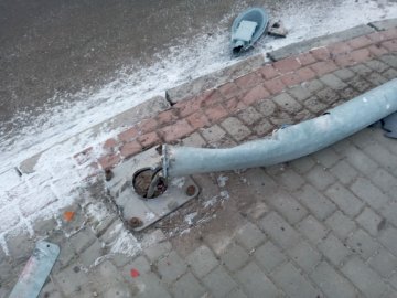 На Волині водій зніс електроопору. ФОТО