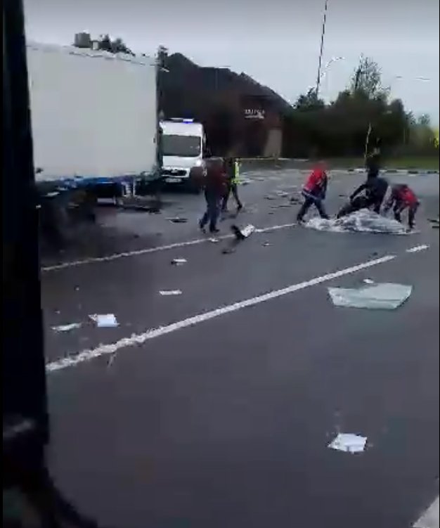 Водій шкільного автобуса на Волині загинув після зіткнення з вантажівкою 