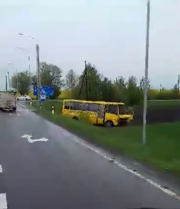 Водій шкільного автобуса на Волині загинув після зіткнення з вантажівкою 