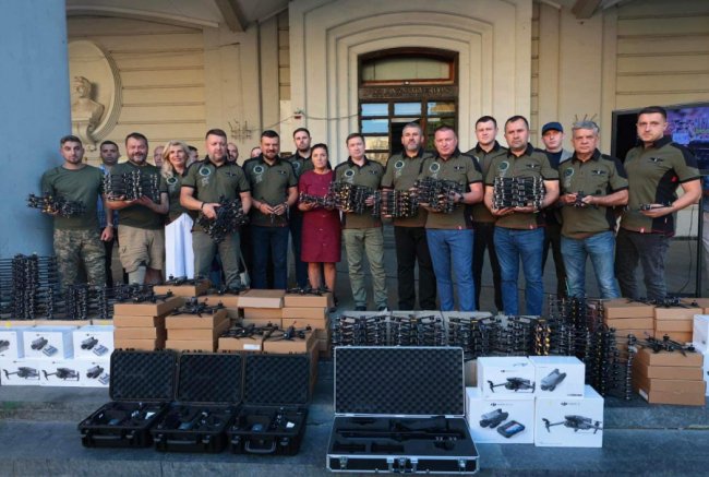 Вдова загиблого Героя з Волині Володимира Деркача пожертвувала 1,5 мільйона гривень на дрони для ЗСУ