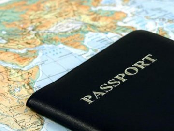 Видачу закордонних паспортів обіцяють відновити після Великодня 