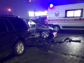 На Волині Jeep влетів у Mercedes: двоє людей – у лікарні