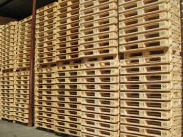 Пластикові та дерев'яні піддони від надійного продавця*