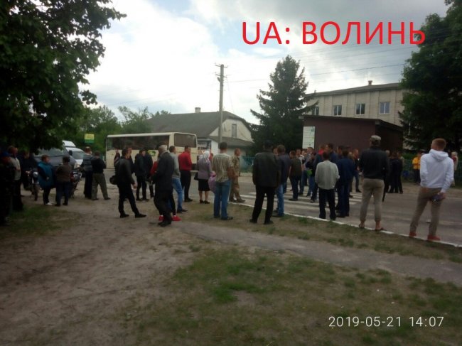  На Волині – акція протесту: перекривали дорогу. ФОТО