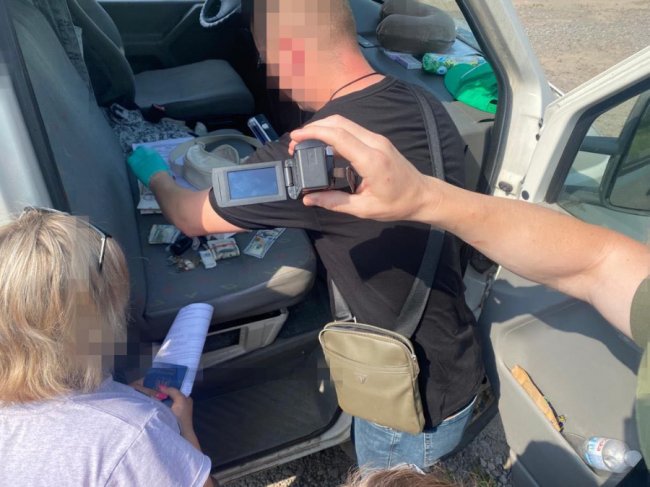 Свої послуги оцінювала у 5500 доларів: 26-річна волинянка переправляла ухилянтів за кордон