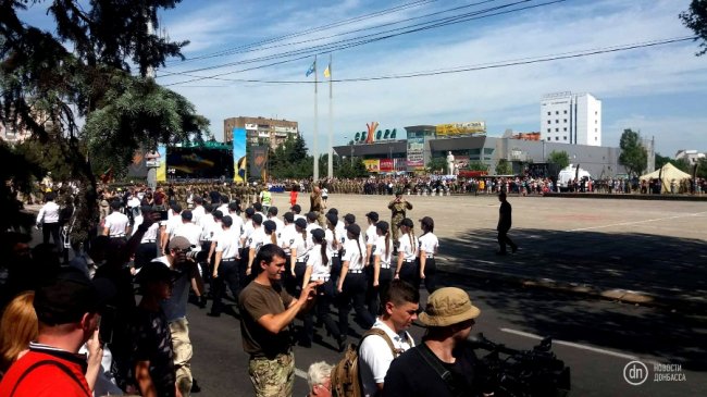Як Маріуполь святкує день визволення міста від бойовиків. ФОТО