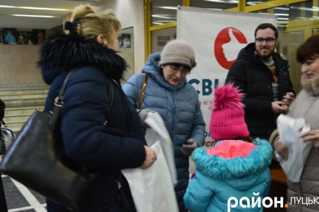 Луцьким пенсіонерам безкоштовно показали виставу «Циганка Аза». ФОТО