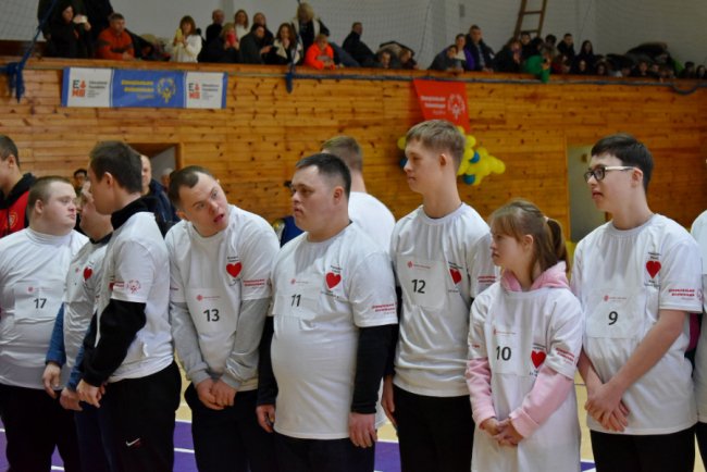 У Луцьку «сонячні діти» встановили рекорд України, танцюючи спортивні танці