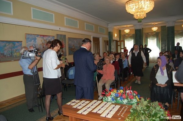 У Луцьку нагородили 36 матерів-героїнь. ФОТО