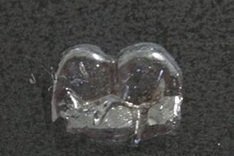 Вчені пропонують покривати зуби штучною плівкою-емаллю 