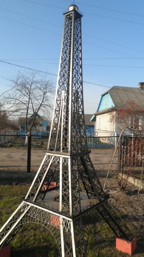На Волині збудували Ейфелеву вежу. ФОТО