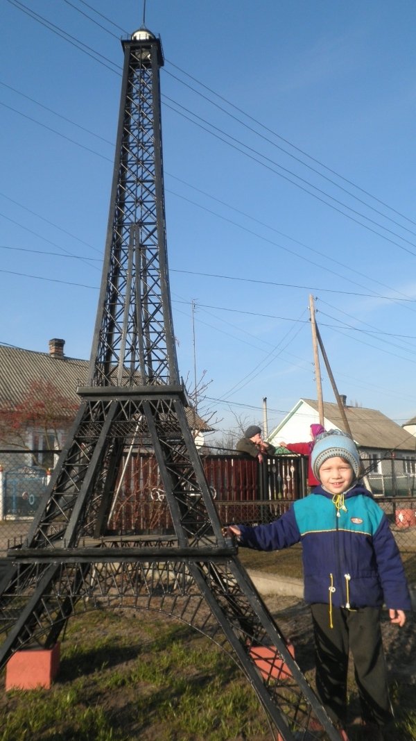 На Волині збудували Ейфелеву вежу. ФОТО