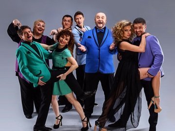 Тітушка, бабуся, алкоголік: гумористи показали проплачений мітинг