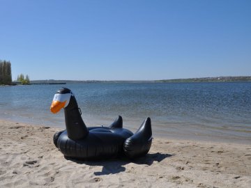 На Світязі 10-річна дівчинка на надувному крузі відплила на кілометр від берега і не могла повернутися 