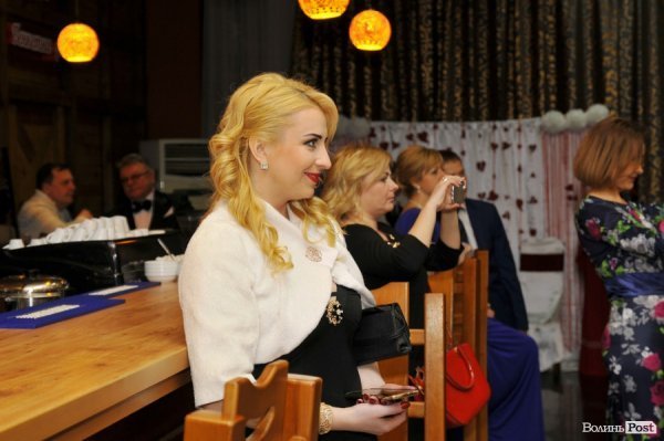 Фото різдвяного балу в Луцьку