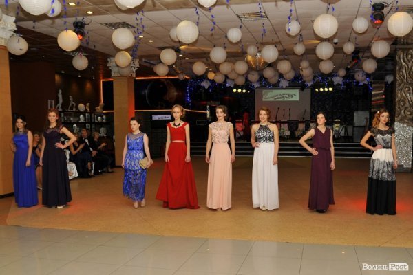 Фото різдвяного балу в Луцьку