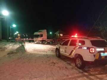 У Дубні зіткнулися пасажирський поїзд і вантажівка: машиніста потяга 500 метрів несли до «швидкої»