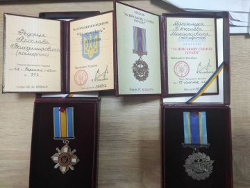 Рідним трьох загиблих Героїв з Луцького району вручили їхні посмертні нагороди. ФОТО