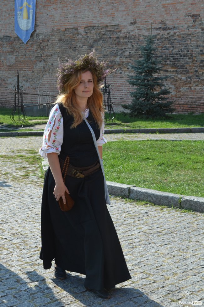 Середньовічна костюмерна: як у Луцьку жінок «перетворювали» на шляхетних міщанок