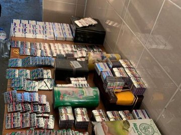 Волинські митники завадили масштабній контрабанді ліків і стероїдів 